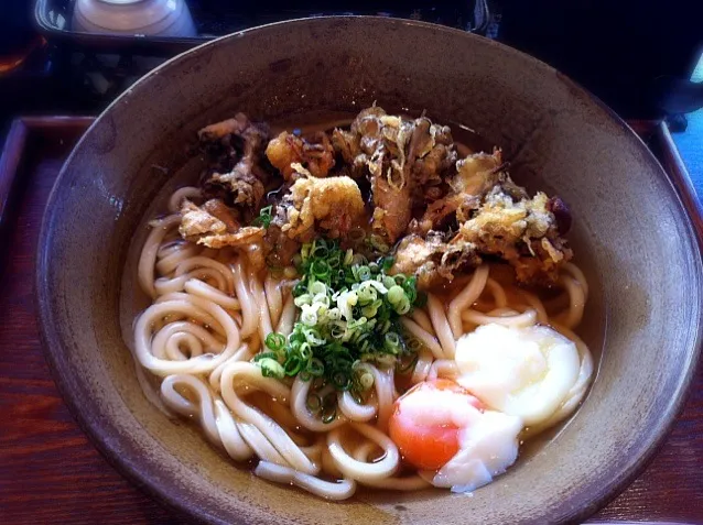 まいたけ天温玉うどん|たけさん