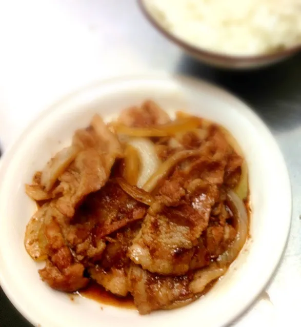 Snapdishの料理写真:今日の賄い『昭和の豚肉生姜焼き』|Cabezon.Nakamuraさん