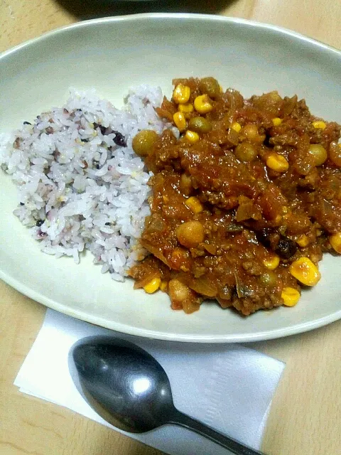 豆と挽き肉のトマトカレー|ずんだみさぼさん