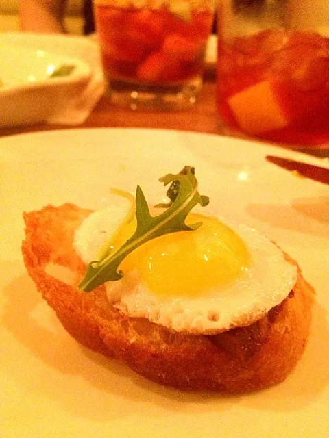 Quail egg and chorizo on toast|Ashley Rhodesさん