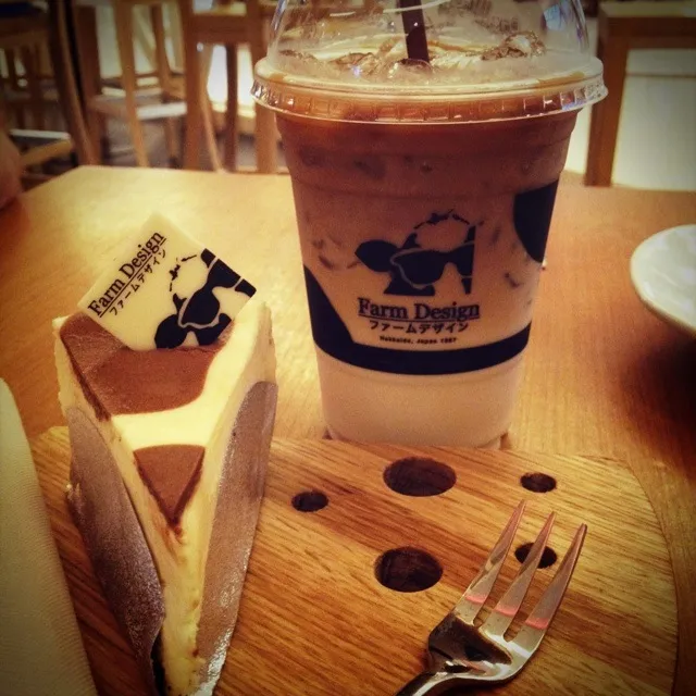 Dark n White chocolate cheese cake w/  Iced Latte|Prae~*さん