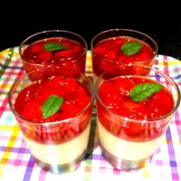 strawberry & lime Panna Cotta|Sara de Souzaさん