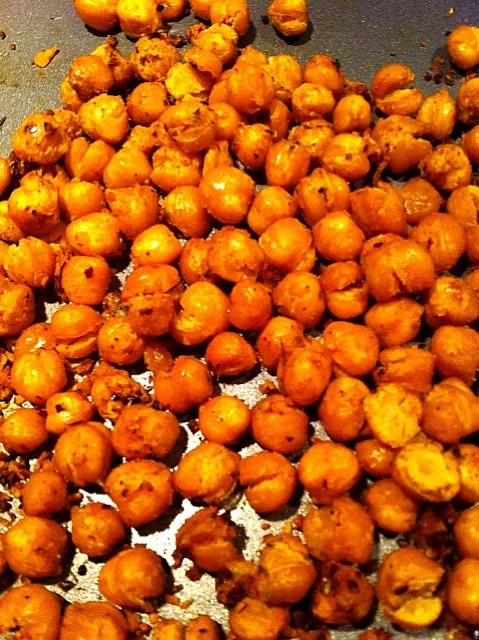 spicy roasted chickpeas|Cortney Mendenhallさん