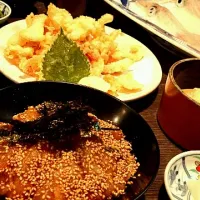 Snapdishの料理写真:鰤丼、下足天ぷら、イカ刺、いかしゅうまい|tomatonさん