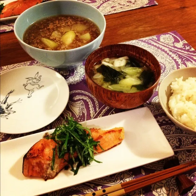 塩麹の焼き鮭、冬瓜の挽肉あんかけ、ネギとワカメのお味噌汁|megakoさん