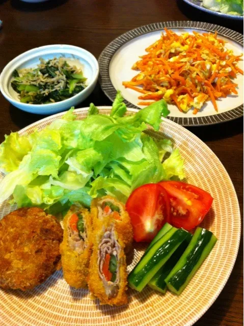 Snapdishの料理写真:ミンチカツ＆豚肉野菜巻きフライ、人参しりしり、小松菜のジャコ炒め|きりママさん