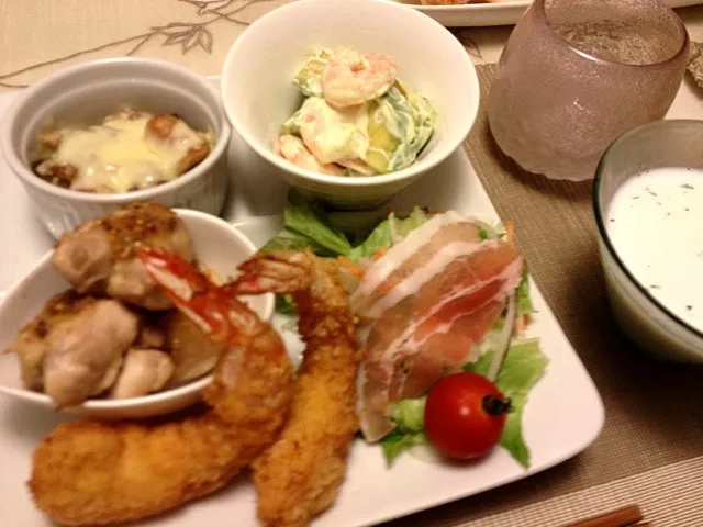 Snapdishの料理写真:海老フライ,鶏肉のグリル粒マスタード,さつまいもの肉味噌チーズ焼き,エビとアボカドのサラダ,,生ベーコンサラダ,冷たいじゃがいもスープ,バケット(マスカルポーネ添え)|くうちゃんさん