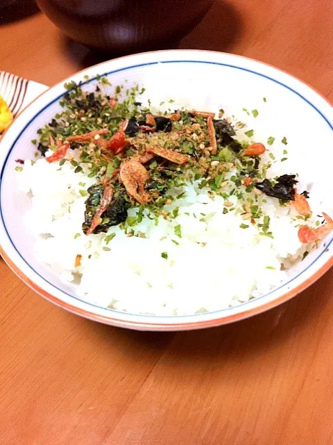 今日のダンナ飯 ご飯＋ふりかけ Rice with topping|yoshiee mizutaniさん