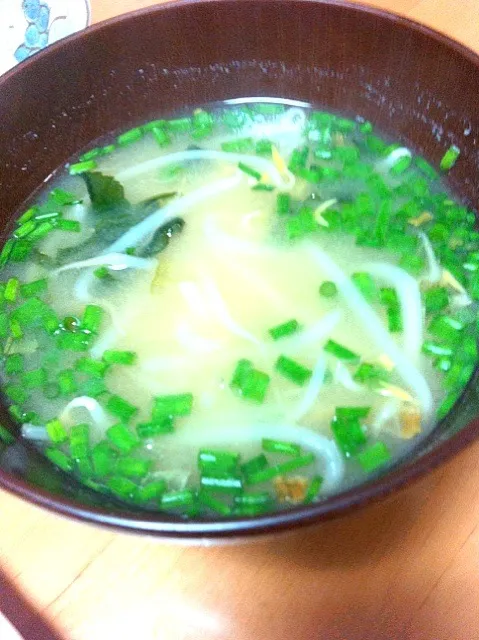 味噌汁（わかめ、もやし） Miso soup(vege n' seaweed)|yoshiee mizutaniさん