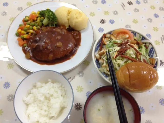 本日ランチ(⌒▽⌒) 明日は10時に出航じゃい！ ヽ(´o｀；何威張ってんの？(＞人＜;)|ジローさん