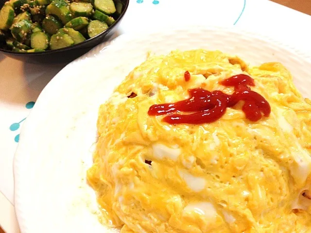 半熟卵のデカオムライス🍴|かかさんさん