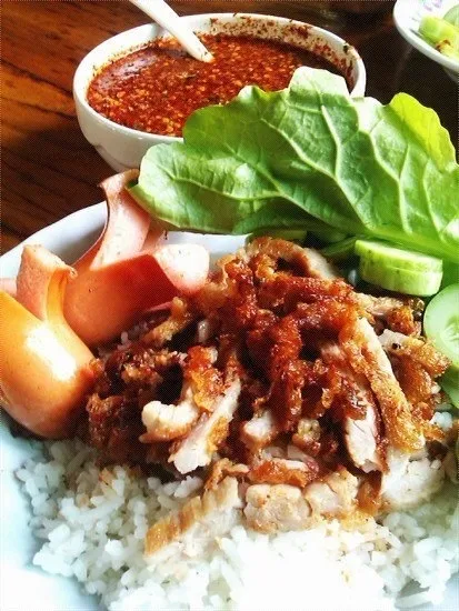 ข้าวหมูทอดกระเทียมพริกไทย|sura thananartさん