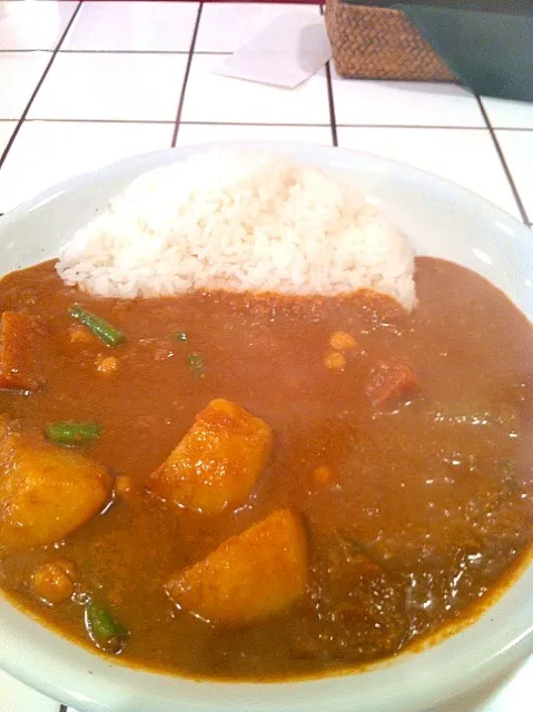 渋谷 チリチリにて野菜マサラカレー、ちゃな豆追加。東京イチ美味しいかも！|カオカオさん