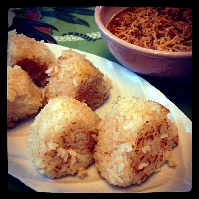 焼きおにぎりとチキンラーメン|志野さん