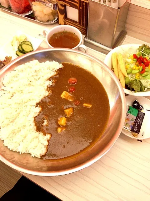 季節のカレーは、プチトマトとモッツァレラチーズのカレーでした。|大阪カレー部長さん