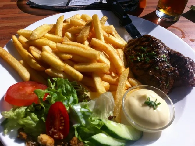 Argentinian steak and chips|Diepak Kisoensinghさん