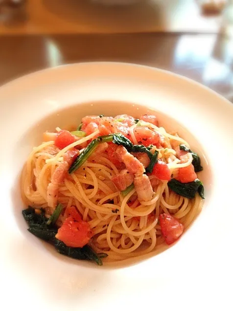 法蓮草とベーコンとトマトのパスタ|なおさん