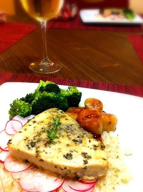 Broiled Swordfish on a Bed of Rice with Pan-Seared Scallops and Broccoli|Joさん