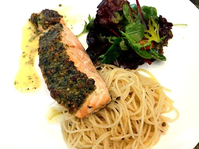 Pesto crusted salmon|Shing Tayさん