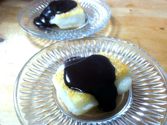 fried mochi with sesame-chocolate ganache|M Henry Ahearnさん