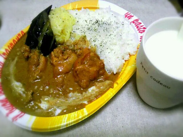 チキンカレーとラッシー|まいたむさん