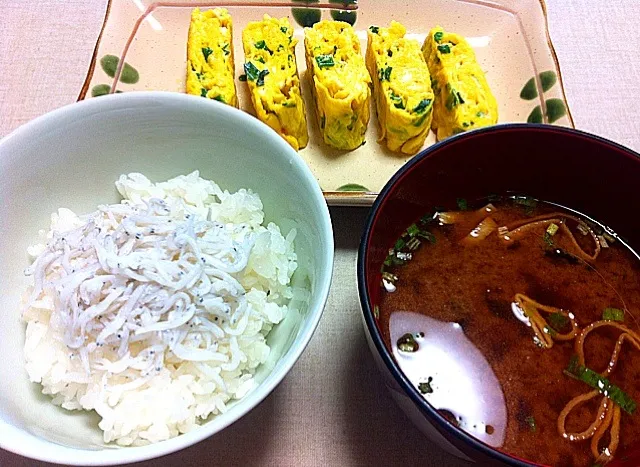 釜揚げしらすご飯と葱入り卵焼き|natsuさん