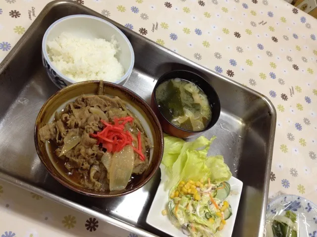 男鹿半島  賄い食は… 牛丼だよ(￣▽￣)夕食無いから 男鹿街アドベンチャー！予定(⌒-⌒; )|ジローさん