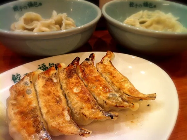 焼き餃子水餃子水餃子。ねぎ塩も。|hirotomoさん