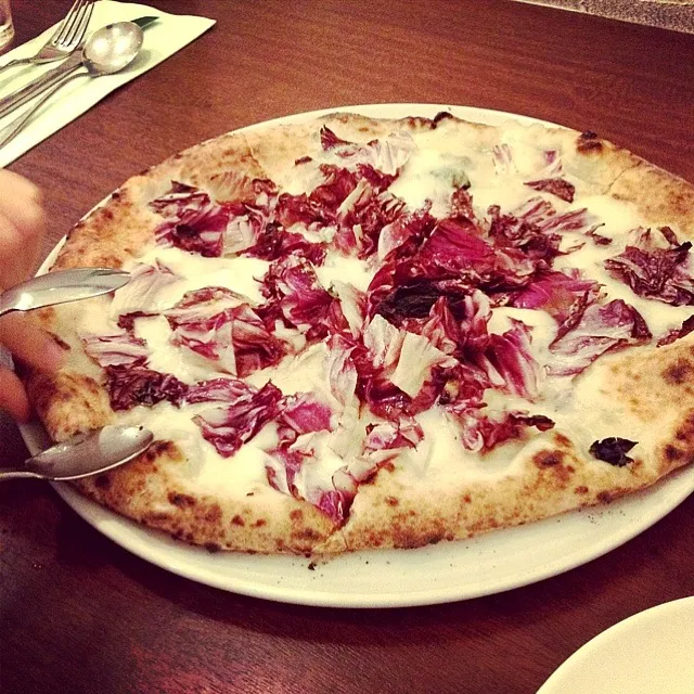 Red leaved chicory＆Gorgonzola pizza|ayakaさん