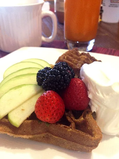 Waffles, Fruit with Whipped Cream and Oatmeal|charlesさん