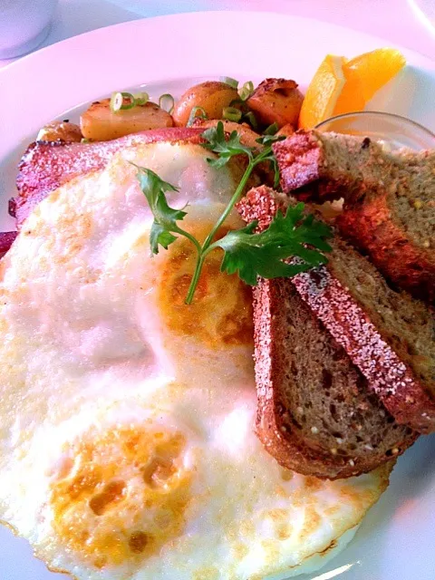 2eggs over easy, whole wheat toast house cured bacon and breakfast potatoes|lauren shannonさん