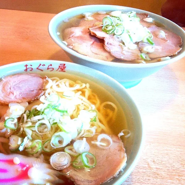 Snapdishの料理写真:佐野ラーメン おぐら屋のラーメンと大盛りチャーシュー麺|ユカタンさん