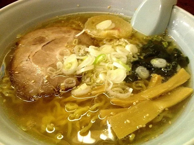 Snapdishの料理写真:塩ラーメン（大盛り）|Shichiroさん