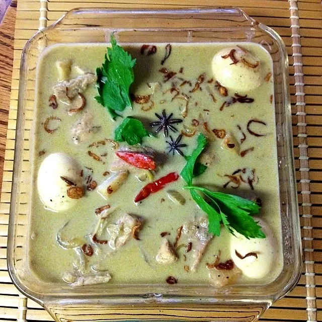 Opor Ayam /Chicken In Coconut Gravy|rie simsさん