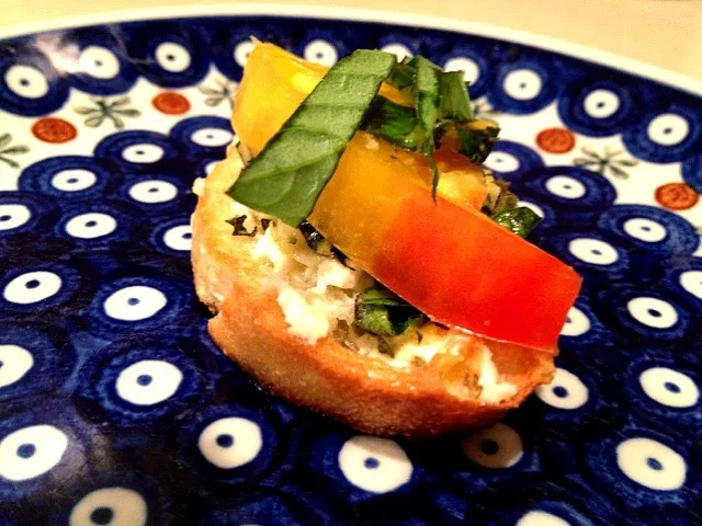 heirloom tomato crostini|Matthew Cashenさん