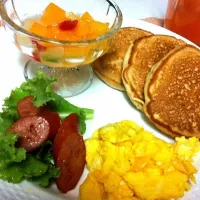 cinnamon pancake, sausage, scramble egg, and canned fruit|Yoshinaさん