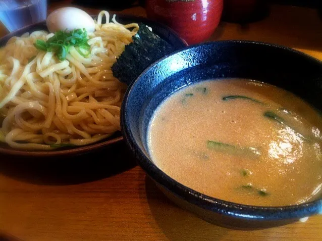 雲丹まみれつけ麺。スープがすごく濃厚。|hirotomoさん