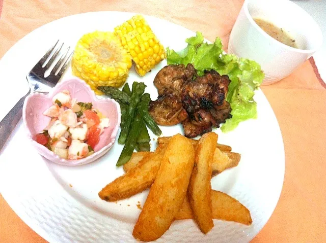 garlic BBQ chicken, texas style fried potato, shrimp ceviche|Yoshinaさん