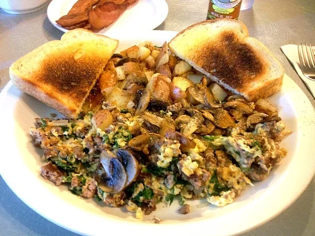 Snapdishの料理写真:mushroom spinach egg scramble|anitaさん