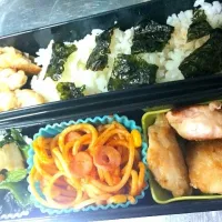 Snapdishの料理写真:小学生弁当も今週で終わり！ばんざーい！今日は昨日の残りのムネ肉マヨポンをメインに、冷凍食品のナポリタン、ほうれん草ソテー。ご飯には韓国海苔を乗せて～変わらず適当弁当♪( ´▽｀) 宿題もなんとか終わりそう。ほっ|sakakuraさん