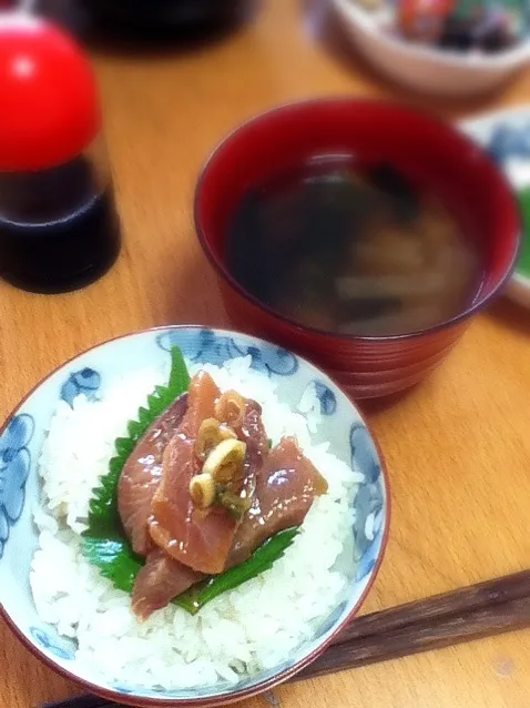 昨日貰った鯛、刺身の残りをヅケに。半身は塩焼きで。アラはブツブツ切って冷凍。鯛って鯛って素晴らしいo(^▽^)o|hoppycowさん