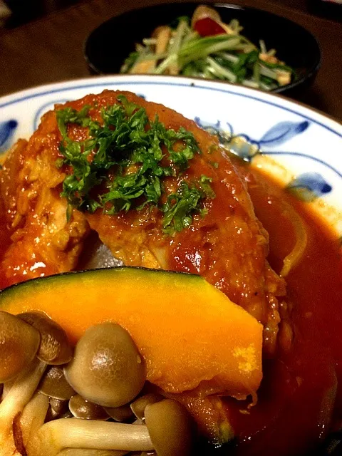 手羽先と玉ねぎのトマトカレー煮込み焼き野菜添え・水菜としめじのバター炒め|中さんさん