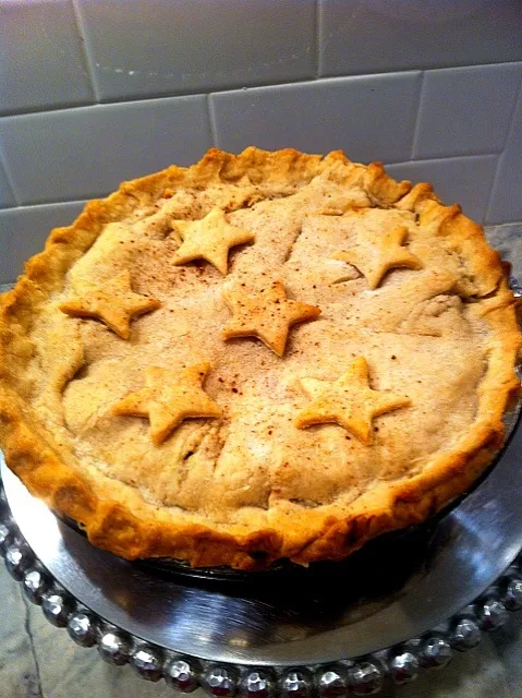 Gorgeous homemade pie from a neighbor. #smalltownlife|Deanna Talwalkarさん