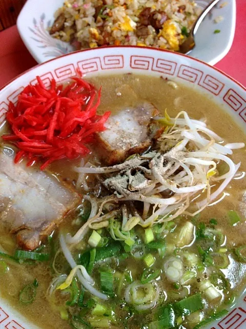 ラーメンと半チャーハン|annexさん