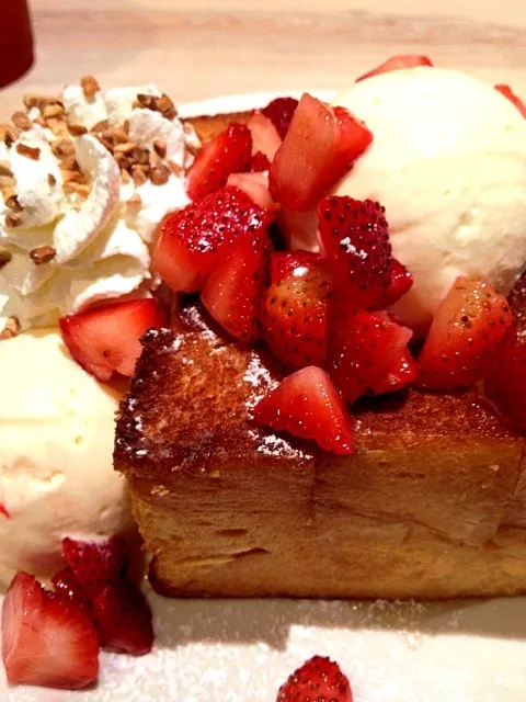 Shibuya honey toast with fresh strawberry|I'm a pasta lover ..さん