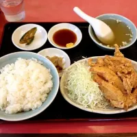 Snapdishの料理写真:とりの唐揚げ定食|chomoさん