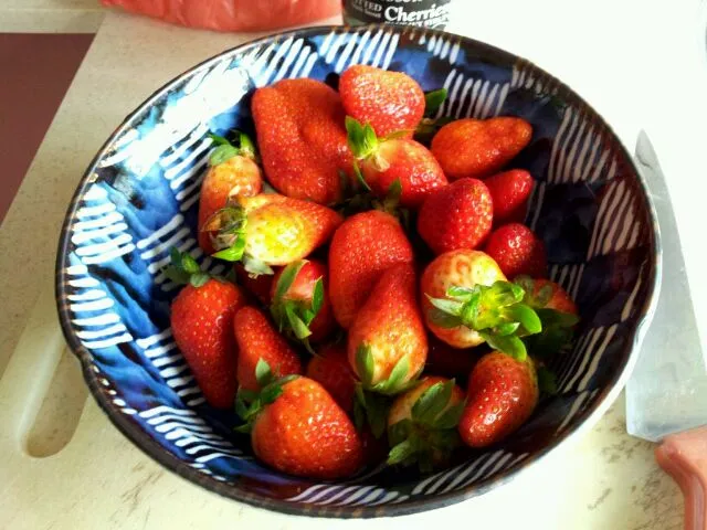 fresh strawberries for making strawberry cupcakes|genさん