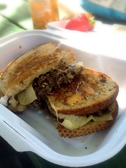 mushroom gruyere grilled cheese sandwich|Funky Chefさん