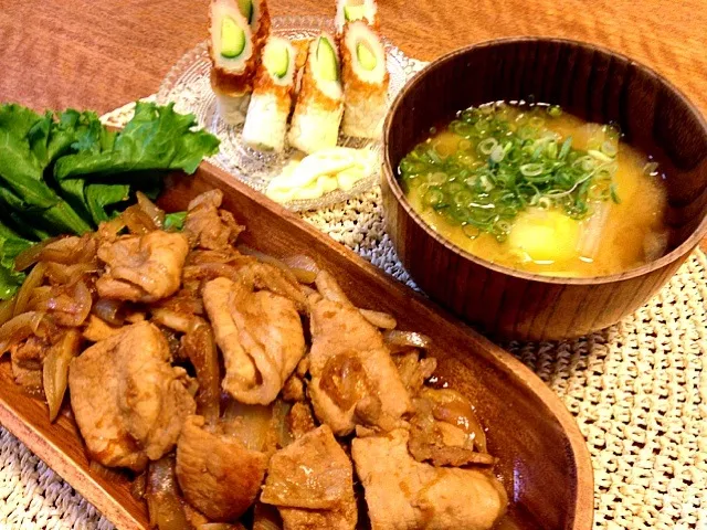 豚の生姜焼き🍴じゃが芋と白菜のお味噌汁|かかさんさん