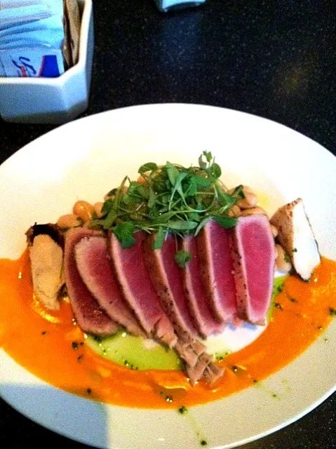 Ahi tuna with red pepper aioli|Gina Lynnさん